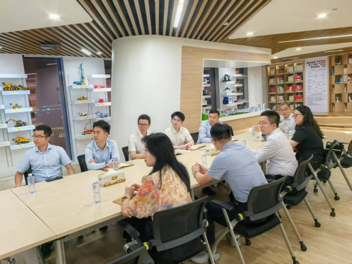 2025年5月21日 读书俱乐部在职工书屋举办读书分享会.png